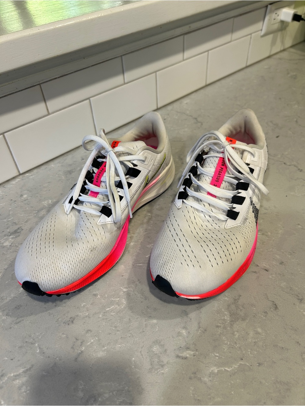 Nike Women's Air Zoom Pegasus 38 White & Pink Running Shoes- Size 9.5 - Picture 2 of 10